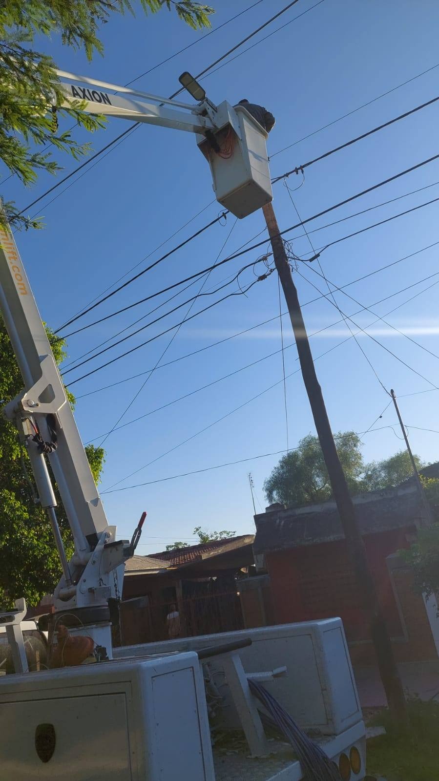 Refuerzan el alumbrado público con luminarias LED en dos barrios