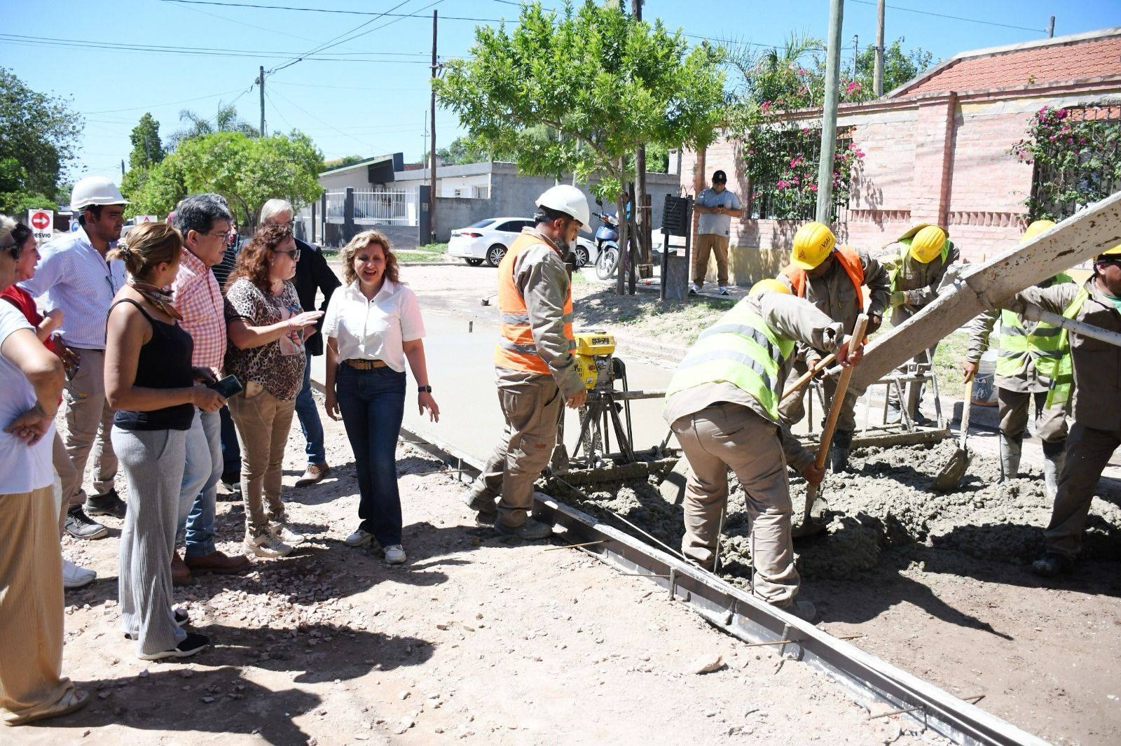 Fuentes supervisó la pavimentación de 19 cuadras en el barrio Juan Felipe Ibarra