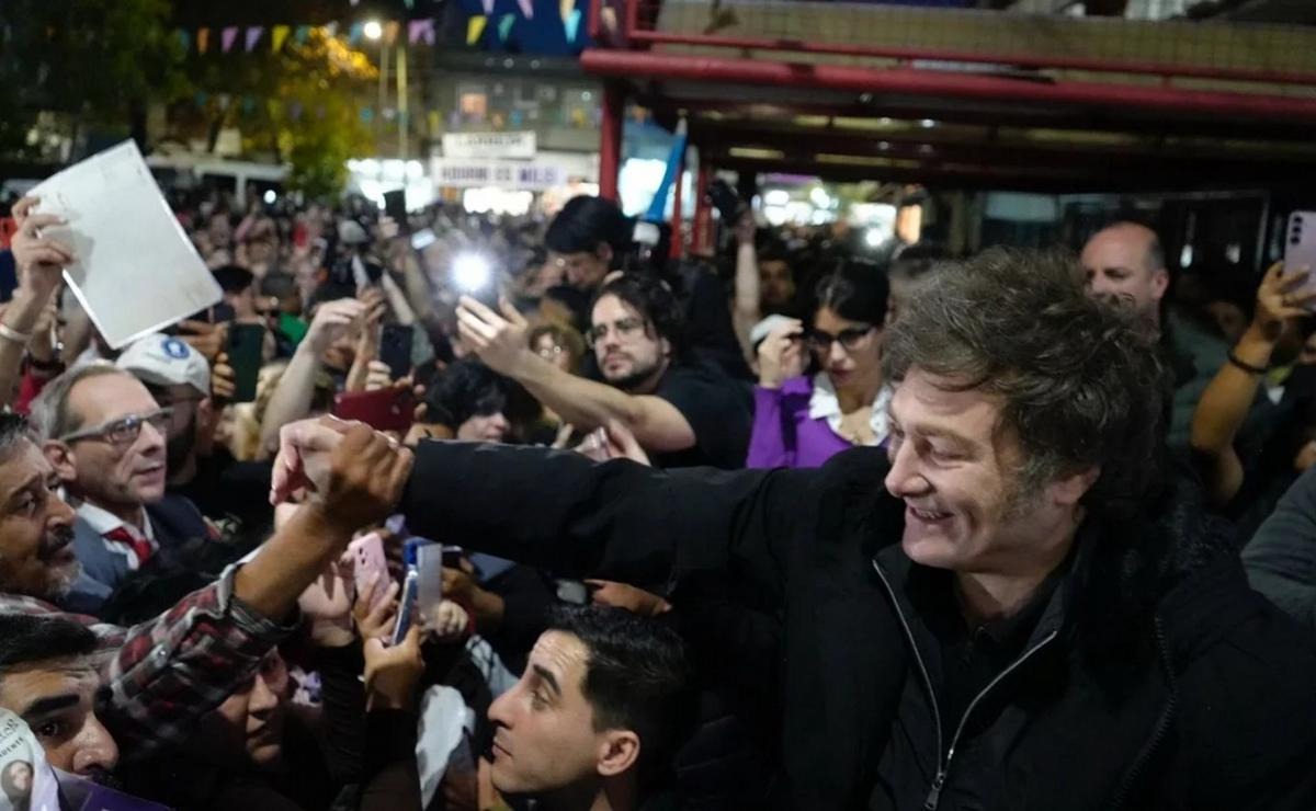 Manuel Adorni descartó que Milei ingrese a caballo a Jesús María: "Le resulta fácticamente imposible"