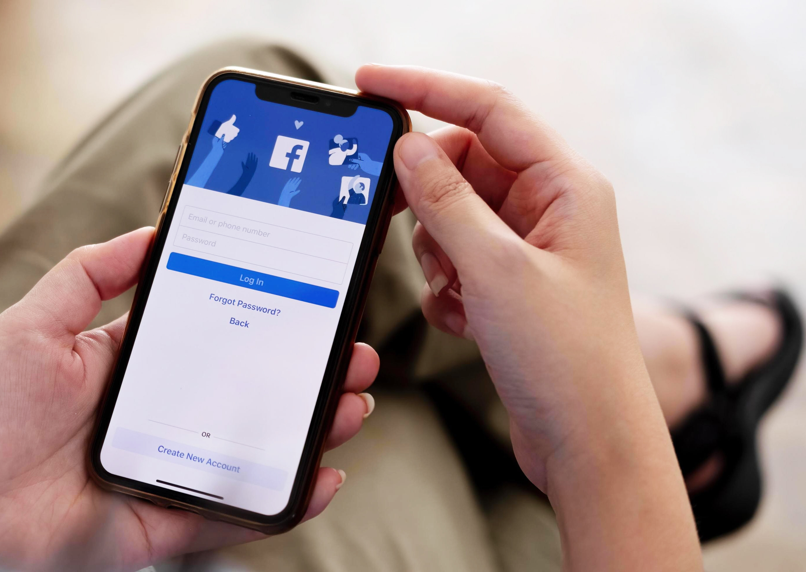 Falso gestor en Facebook: jubilada perdió $3 millones intentando recuperar su auto