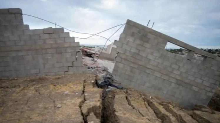 Noche de terror en Comodoro Rivadavia: más de 250 familias evacuadas por un deslizamiento de tierras