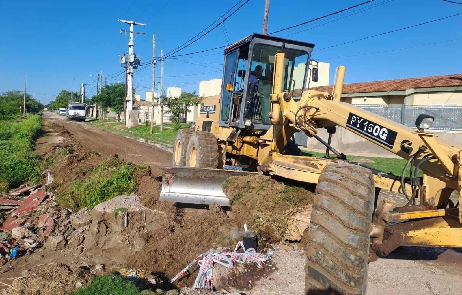 La Municipalidad avanza con obras de mantenimiento vial en el barrio Los Flores Ampliación